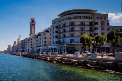 Bari, la storia del "transatlantico" adagiato sul mare: il Grande Albergo delle Nazioni